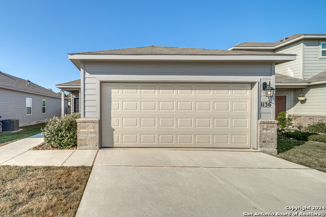 1136 Thea Cove
